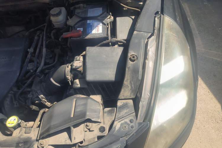 Used Mazda 8 2013 2.5L Deluxe Edition Engine Bay Left