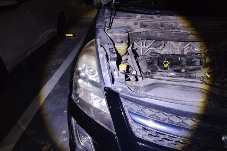 Used Mazda 8 2013 2.5L Ultimate Edition Engine Bay Right