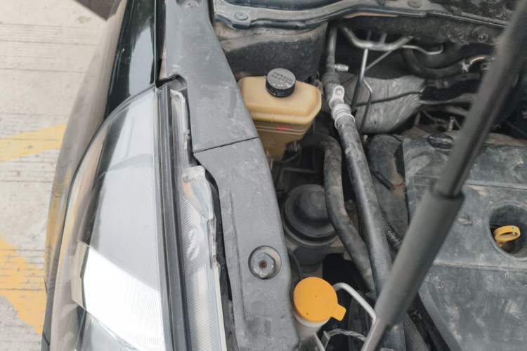 Used Mazda 8 2013 2.5L Ultimate Edition Engine Bay Right