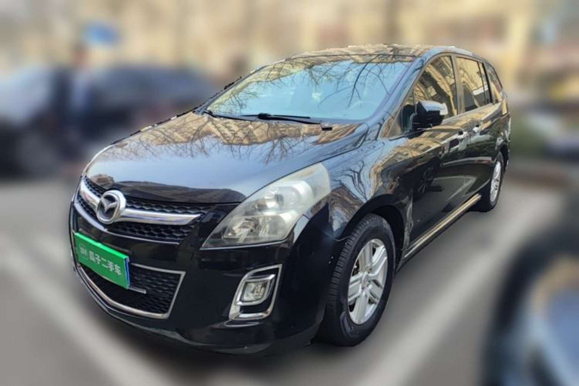 Used Mazda 8 2013 2.5L Ultimate Edition Front Left 45 Deg