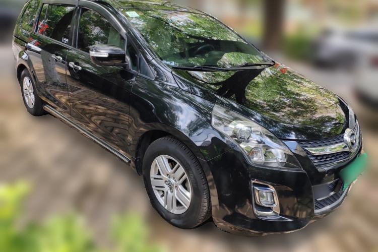 Used Mazda 8 2013 2.5L Ultimate Edition Front Right 45 Deg