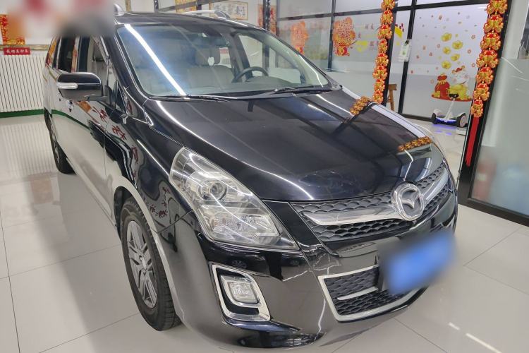 Used Mazda 8 2013 2.5L Ultimate Edition Front Right 45 Deg