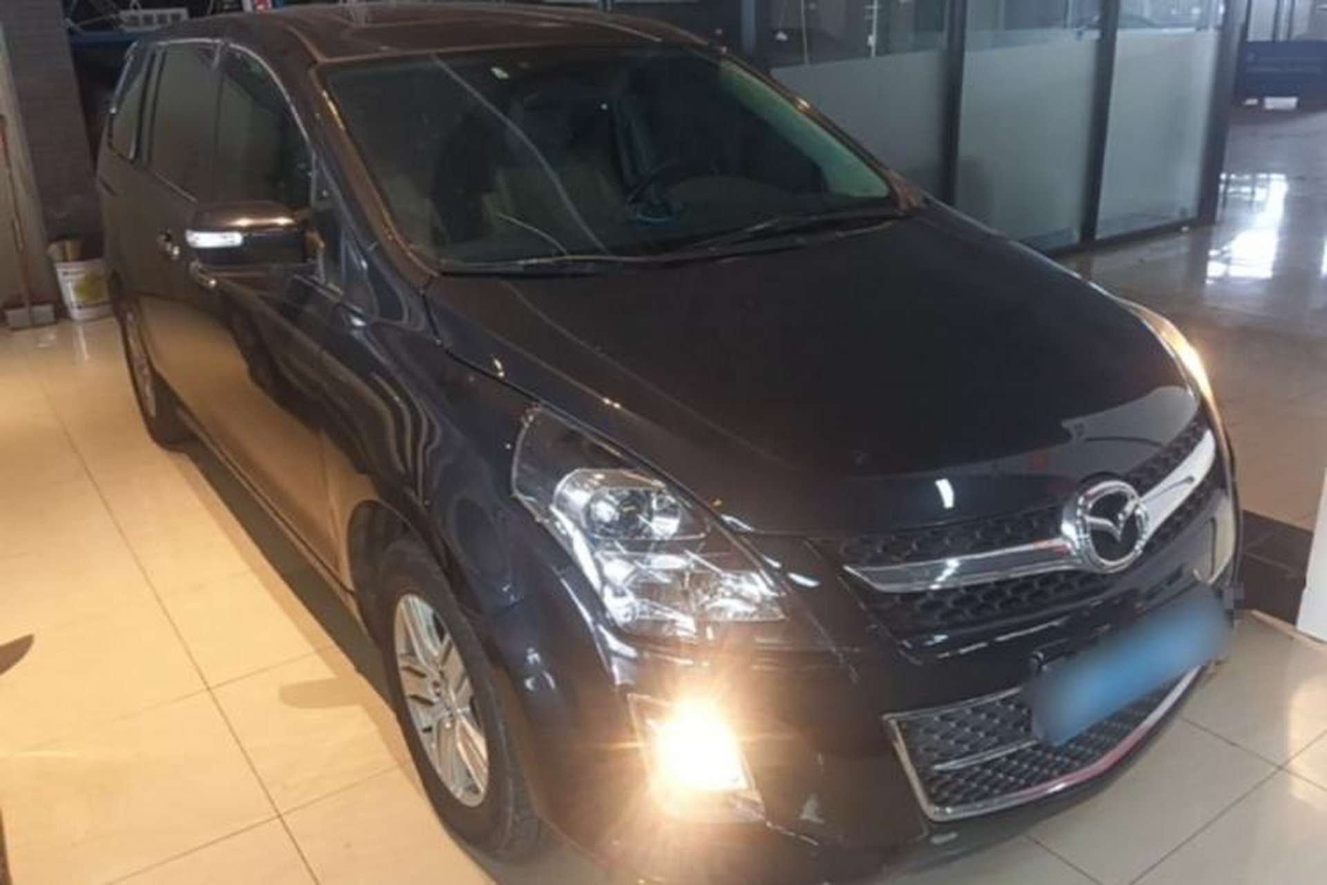 Used Mazda 8 2013 2.5L Ultimate Edition Front Right 45 Deg
