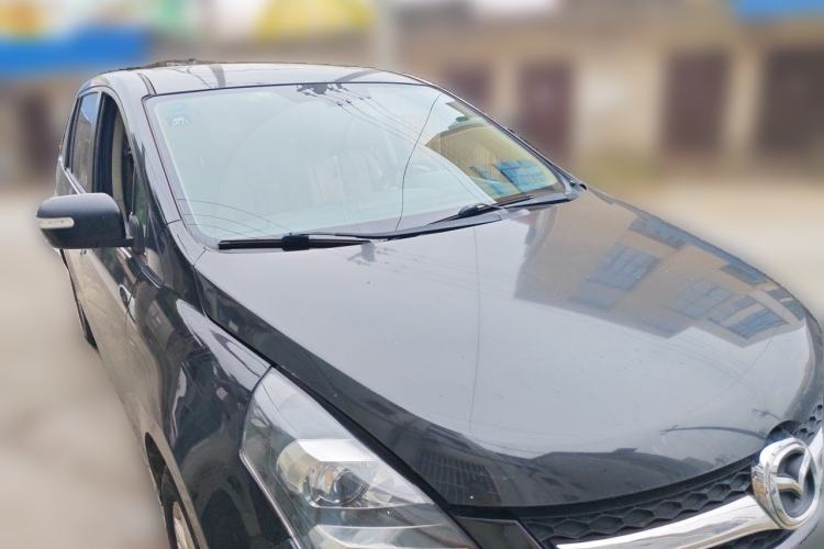 Used Mazda 8 2013 2.5L Ultimate Edition Front Right 45 Deg