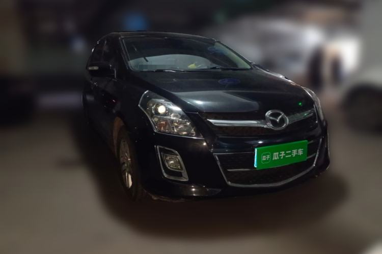 Used Mazda 8 2013 2.5L Ultimate Edition Front Right 45 Deg