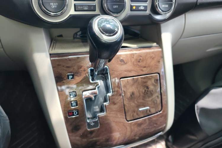 Used Mazda 8 2013 2.5L Ultimate Edition Gear Lever