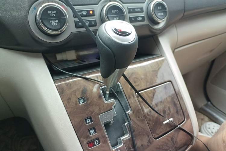 Used Mazda 8 2013 2.5L Ultimate Edition Gear Lever