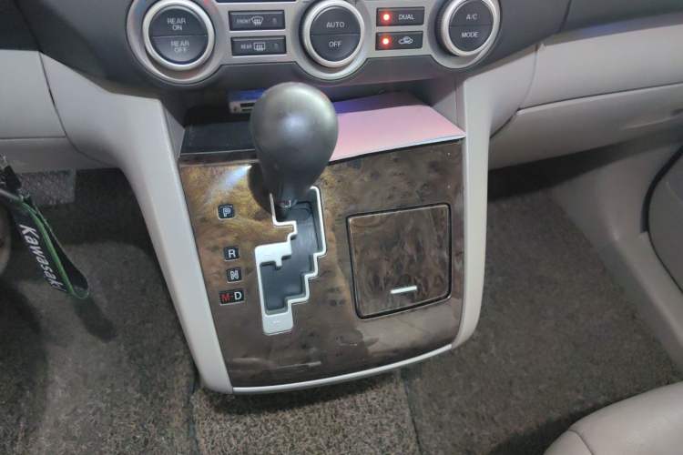 Used Mazda 8 2013 2.5L Elite Edition Gear Lever