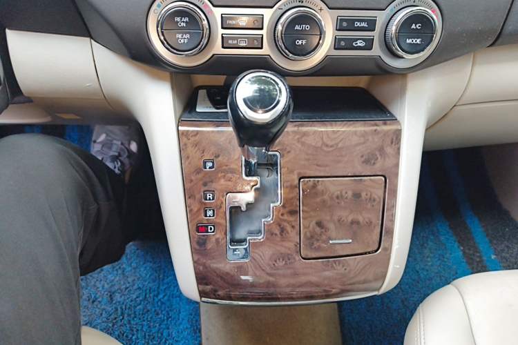 Used Mazda 8 2013 2.5L Ultimate Edition Gear Lever