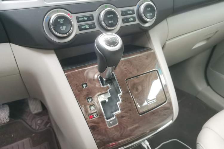 Used Mazda 8 2013 2.5L Ultimate Edition Gear Lever