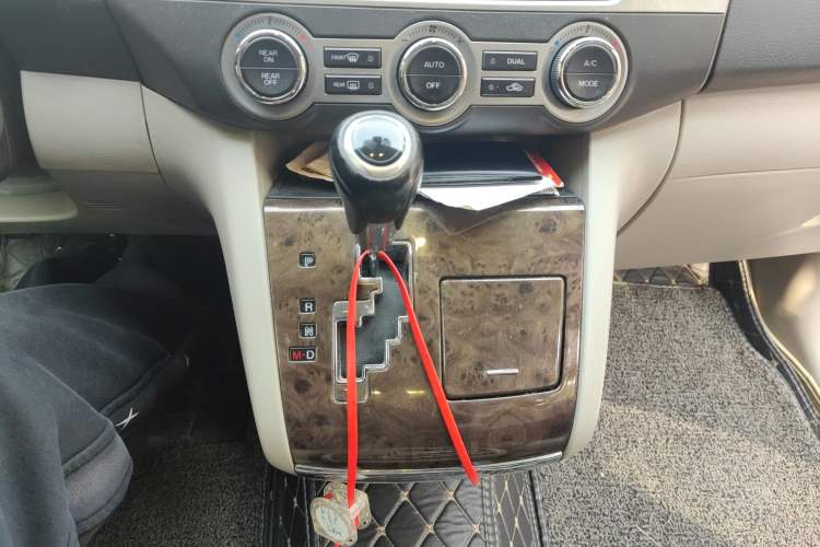 Used Mazda 8 2013 2.5L Ultimate Edition Gear Lever