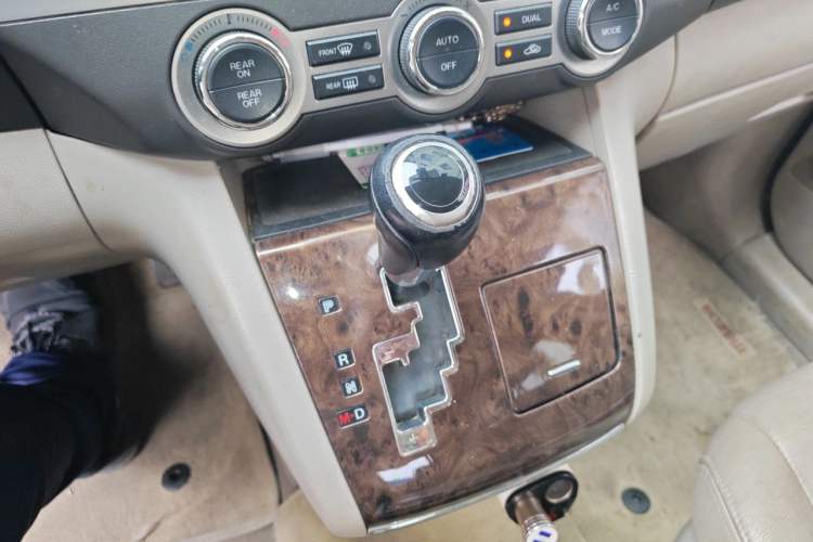 Used Mazda 8 2013 2.5L Ultimate Edition Gear Lever