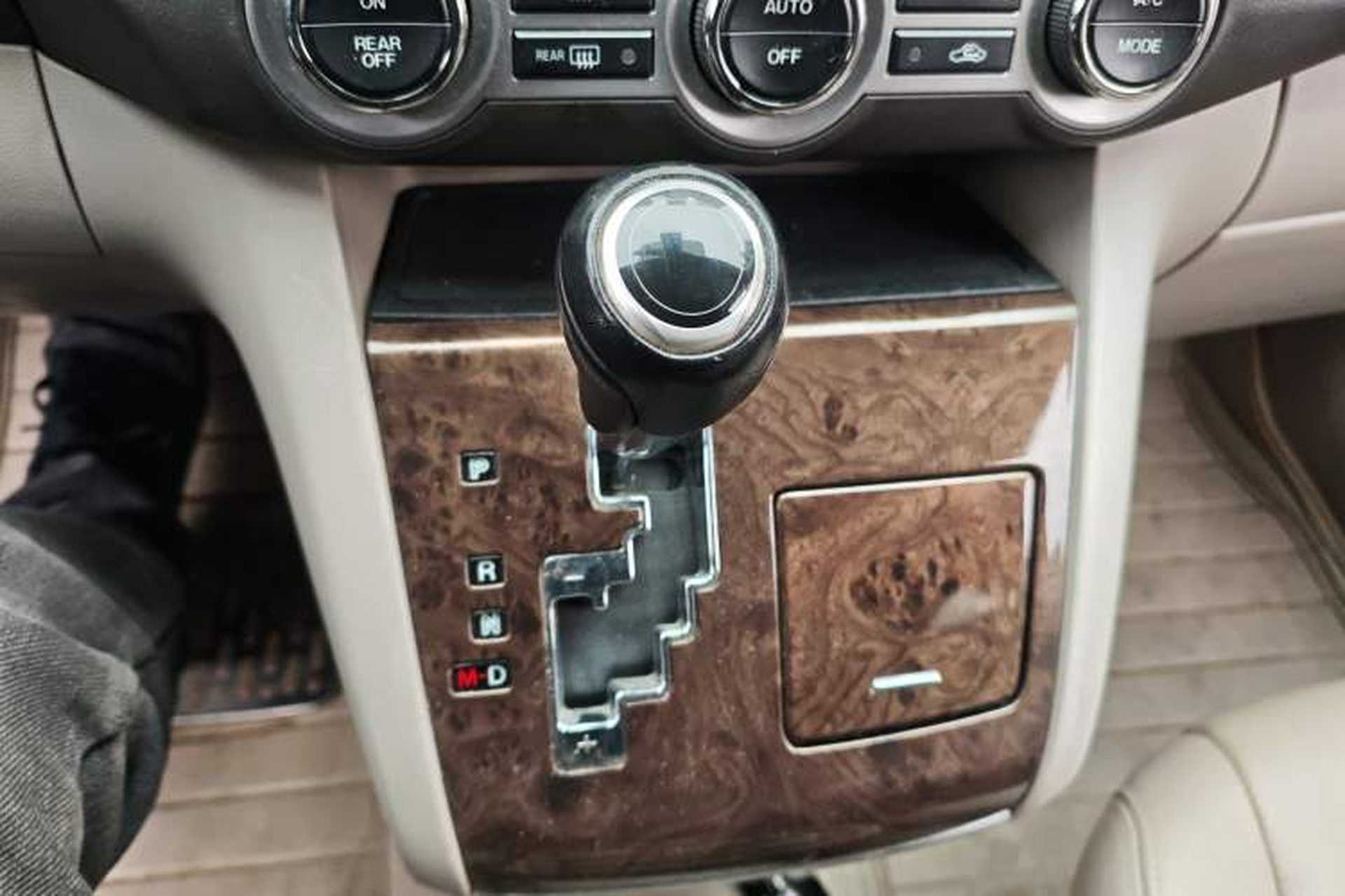 Used Mazda 8 2013 2.5L Ultimate Edition Gear Lever