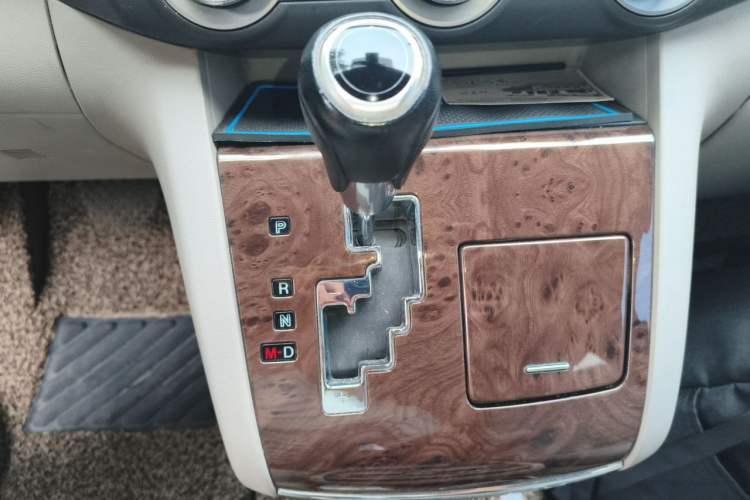 Used Mazda 8 2013 2.5L Ultimate Edition Gear Lever