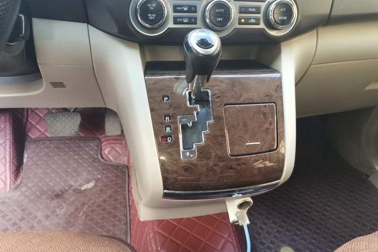 Used Mazda 8 2013 2.5L Ultimate Edition Gear Lever