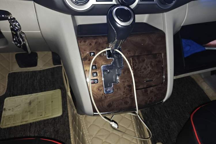 Used Mazda 8 2013 2.5L Deluxe Edition Gear Lever