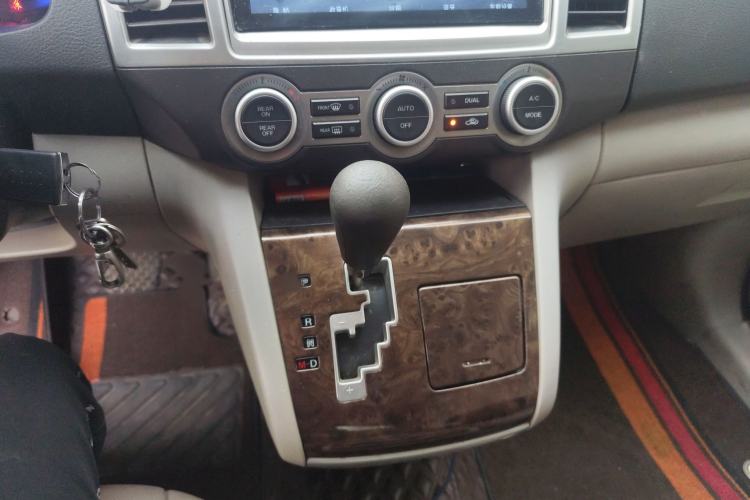 Used Mazda 8 2013 2.5L Elite Edition Gear Lever
