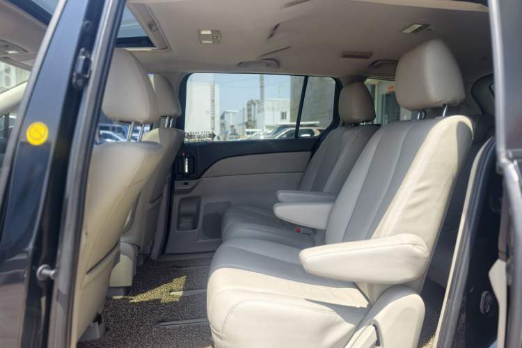 Used Mazda 8 2013 2.5L Ultimate Edition Interior 10