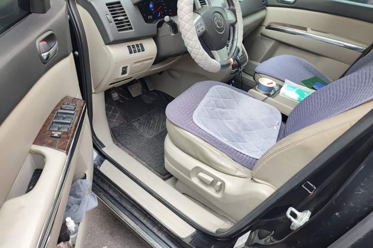 Used Mazda 8 2013 2.5L Ultimate Edition Interior 3