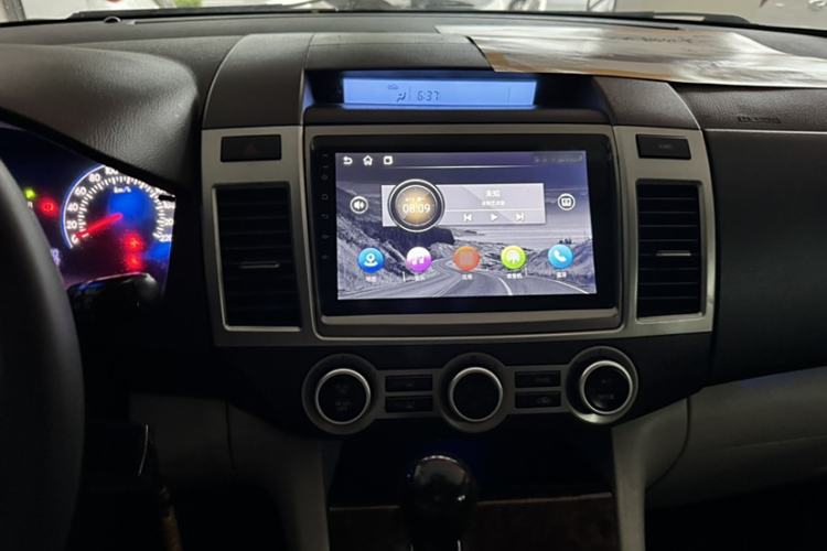 Used Mazda 8 2013 2.5L Elite Edition Interior 3