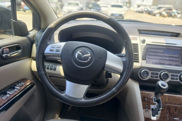 Used Mazda 8 2013 2.5L Ultimate Edition Interior 3