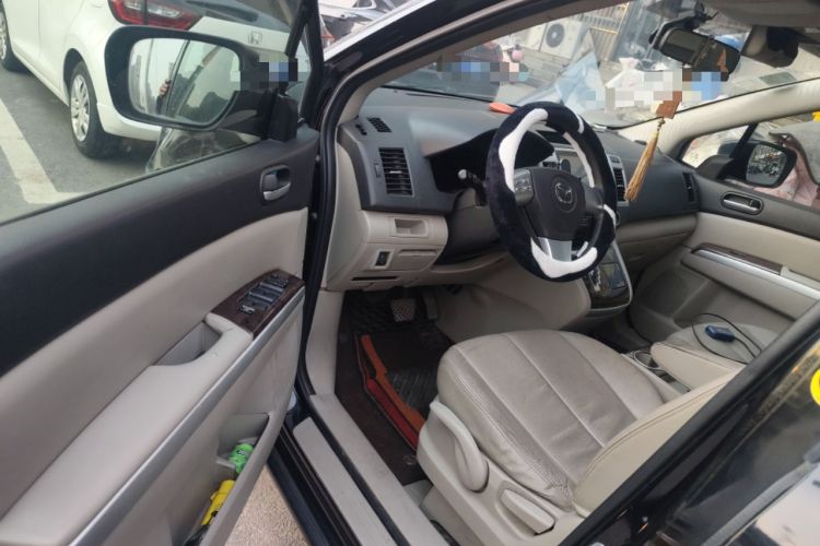 Used Mazda 8 2013 2.5L Elite Edition Interior 3