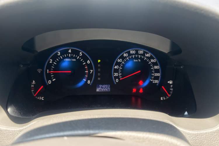 Used Mazda 8 2013 2.5L Ultimate Edition Interior 4