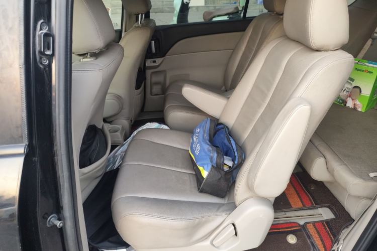Used Mazda 8 2013 2.5L Elite Edition Interior 4