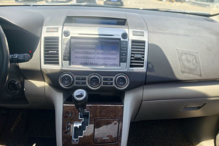 Used Mazda 8 2013 2.5L Ultimate Edition Interior 5