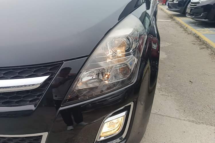 Used Mazda 8 2013 2.5L Ultimate Edition Left Front Headlight