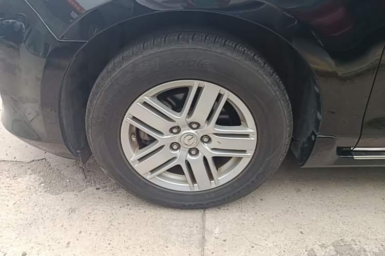 Used Mazda 8 2013 2.5L Ultimate Edition Left Front Wheel Hub