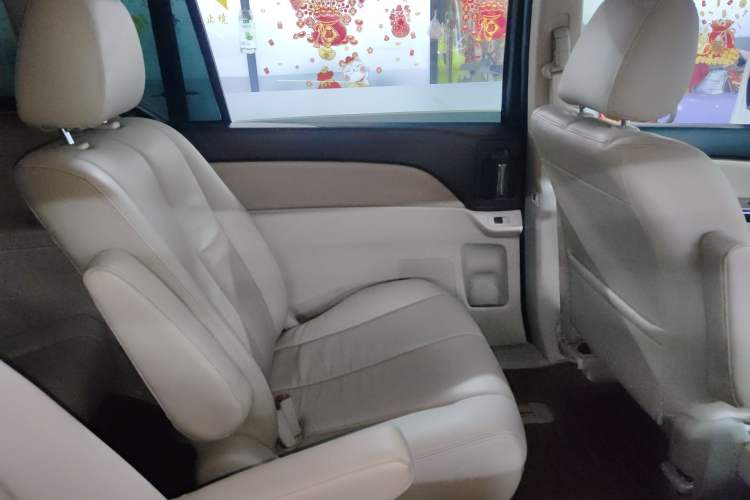 Used Mazda 8 2013 2.5L Ultimate Edition Left Rear Door Interior