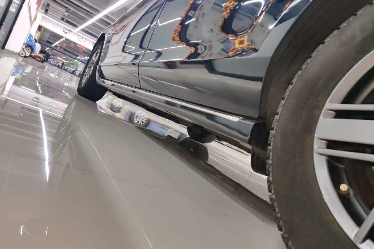 Used Mazda 8 2013 2.5L Ultimate Edition Left Side Sill