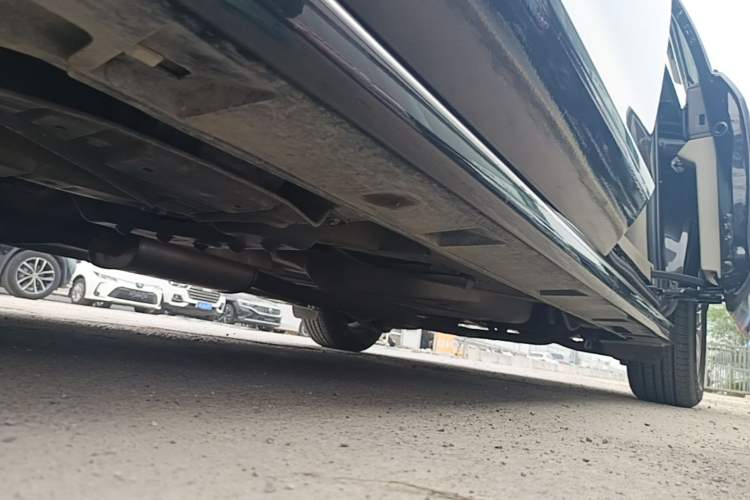 Used Mazda 8 2013 2.5L Ultimate Edition Left Side Sill