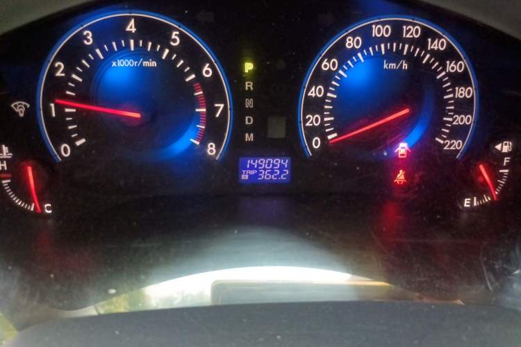 Used Mazda 8 2013 2.5L Ultimate Edition Odometer Close Up