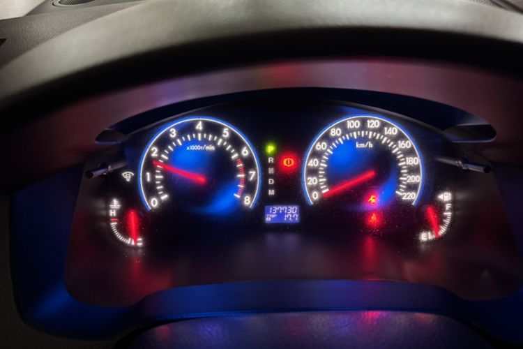 Used Mazda 8 2013 2.5L Elite Edition Odometer Close Up