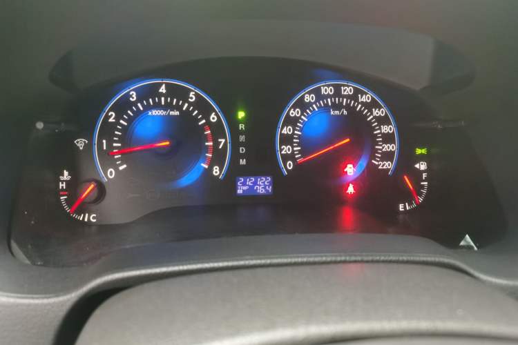 Used Mazda 8 2013 2.5L Ultimate Edition Odometer Close Up