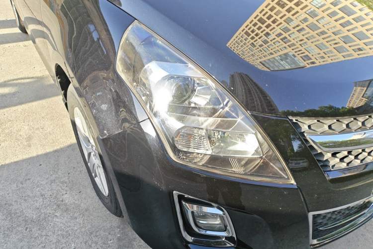 Used Mazda 8 2013 2.5L Ultimate Edition Right Front Headlight
