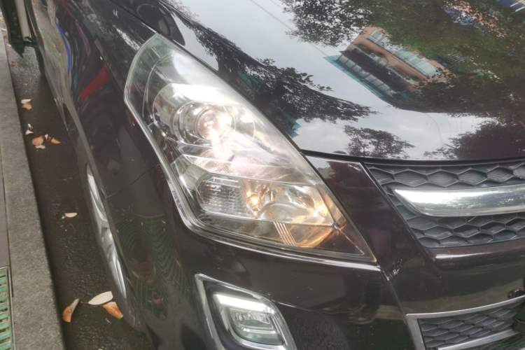 Used Mazda 8 2013 2.5L Ultimate Edition Right Front Headlight