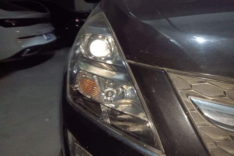 Used Mazda 8 2013 2.5L Ultimate Edition Right Front Headlight
