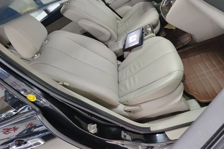 Used Mazda 8 2013 2.5L Ultimate Edition Right Front Seat