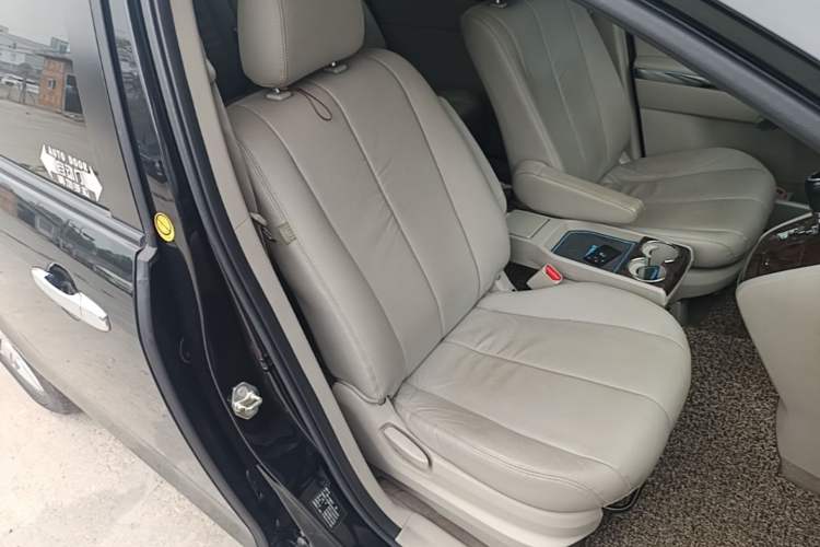 Used Mazda 8 2013 2.5L Ultimate Edition Right Front Seat