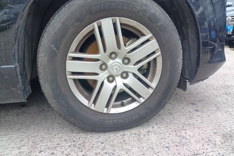 Used Mazda 8 2013 2.5L Ultimate Edition Right Front Wheel Hub