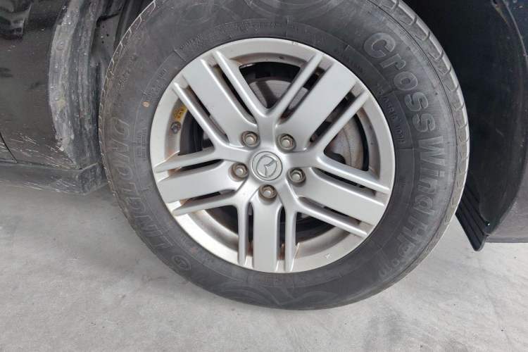 Used Mazda 8 2013 2.5L Elite Edition Right Front Wheel Hub