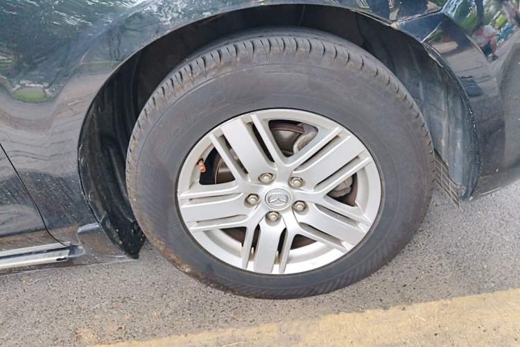 Used Mazda 8 2013 2.5L Ultimate Edition Right Front Wheel Hub