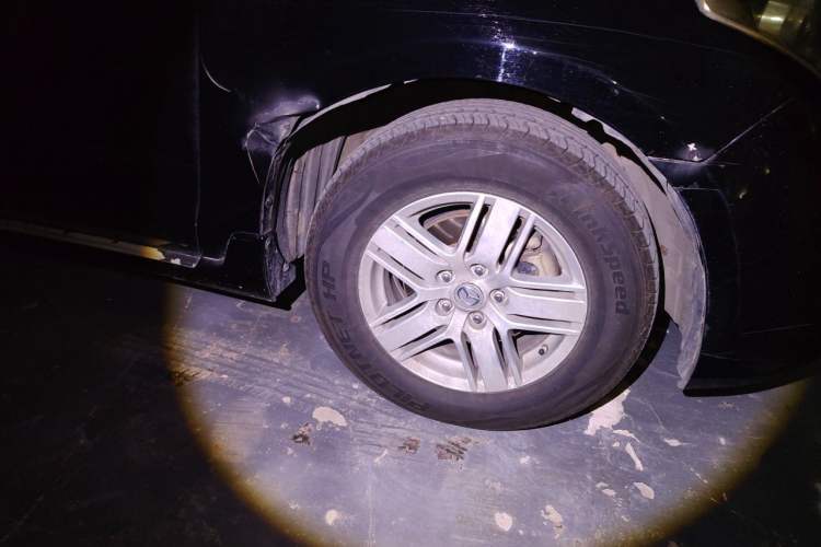 Used Mazda 8 2013 2.5L Ultimate Edition Right Front Wheel Hub