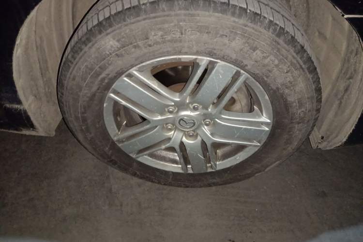 Used Mazda 8 2013 2.5L Ultimate Edition Right Front Wheel Hub