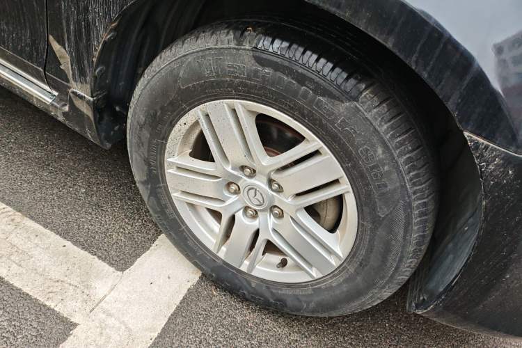 Used Mazda 8 2013 2.5L Ultimate Edition Right Front Wheel Hub
