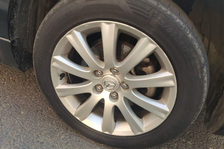 Used Mazda 8 2013 2.5L Ultimate Edition Right Front Wheel Hub