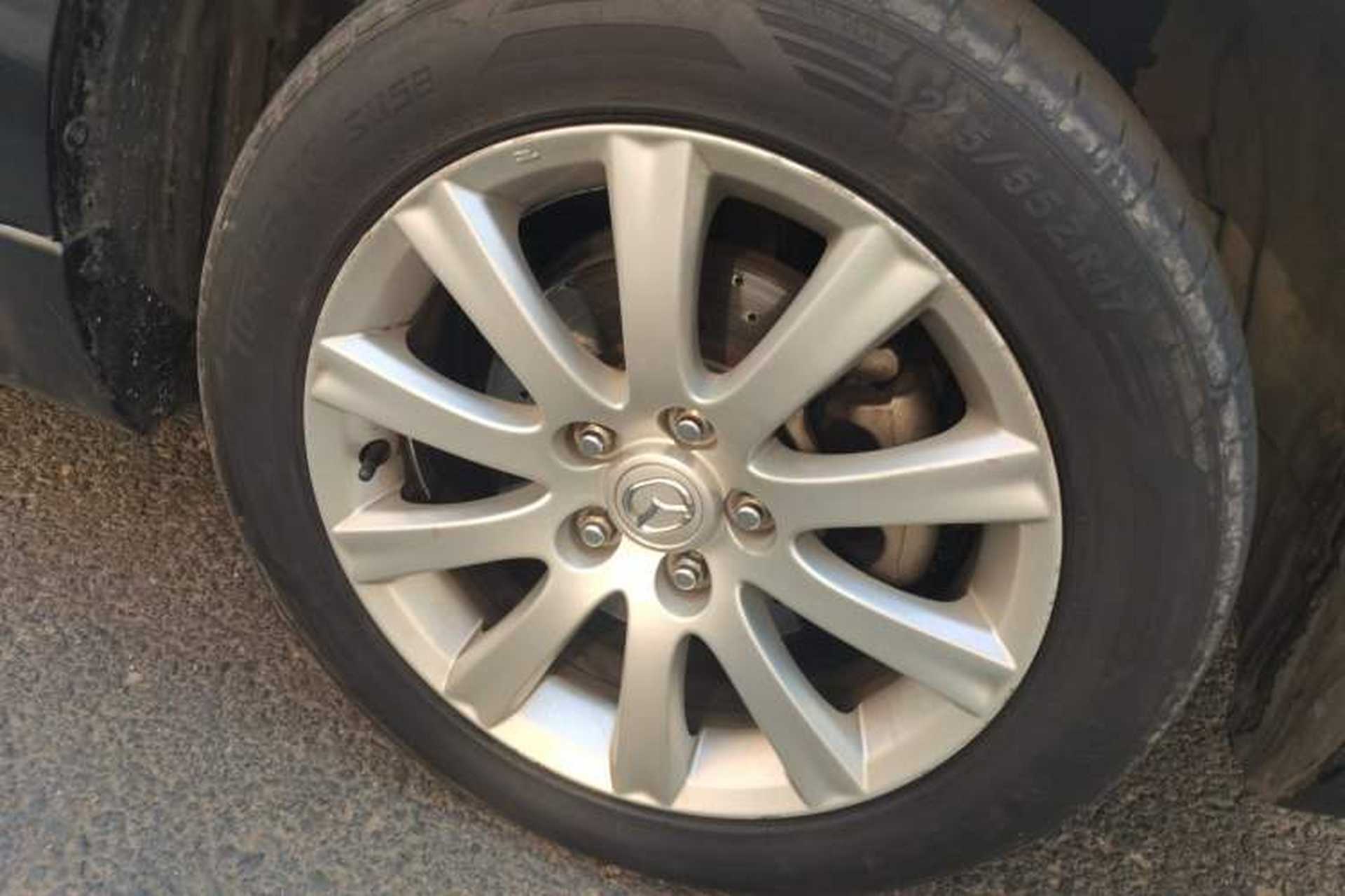 Used Mazda 8 2013 2.5L Ultimate Edition Right Front Wheel Hub